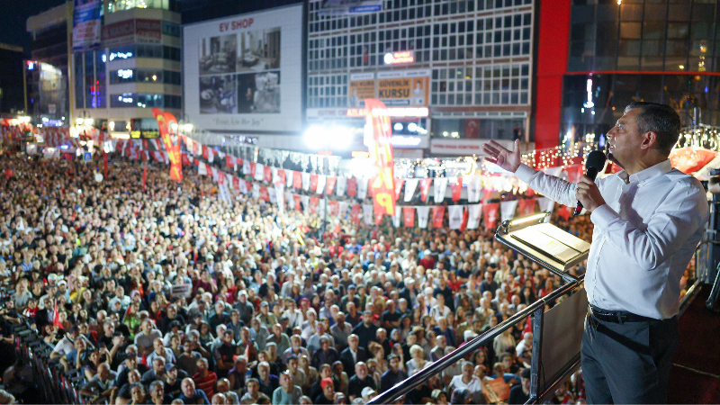 “Darbeyi asker üniformasıyla değil, savcı cübbesiyle yaptılar”