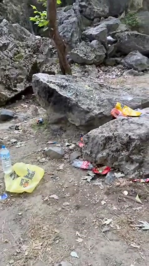 Bursa'da herkesin gelip görmek istediği şelaleyi, çöplüğe çevirdiler