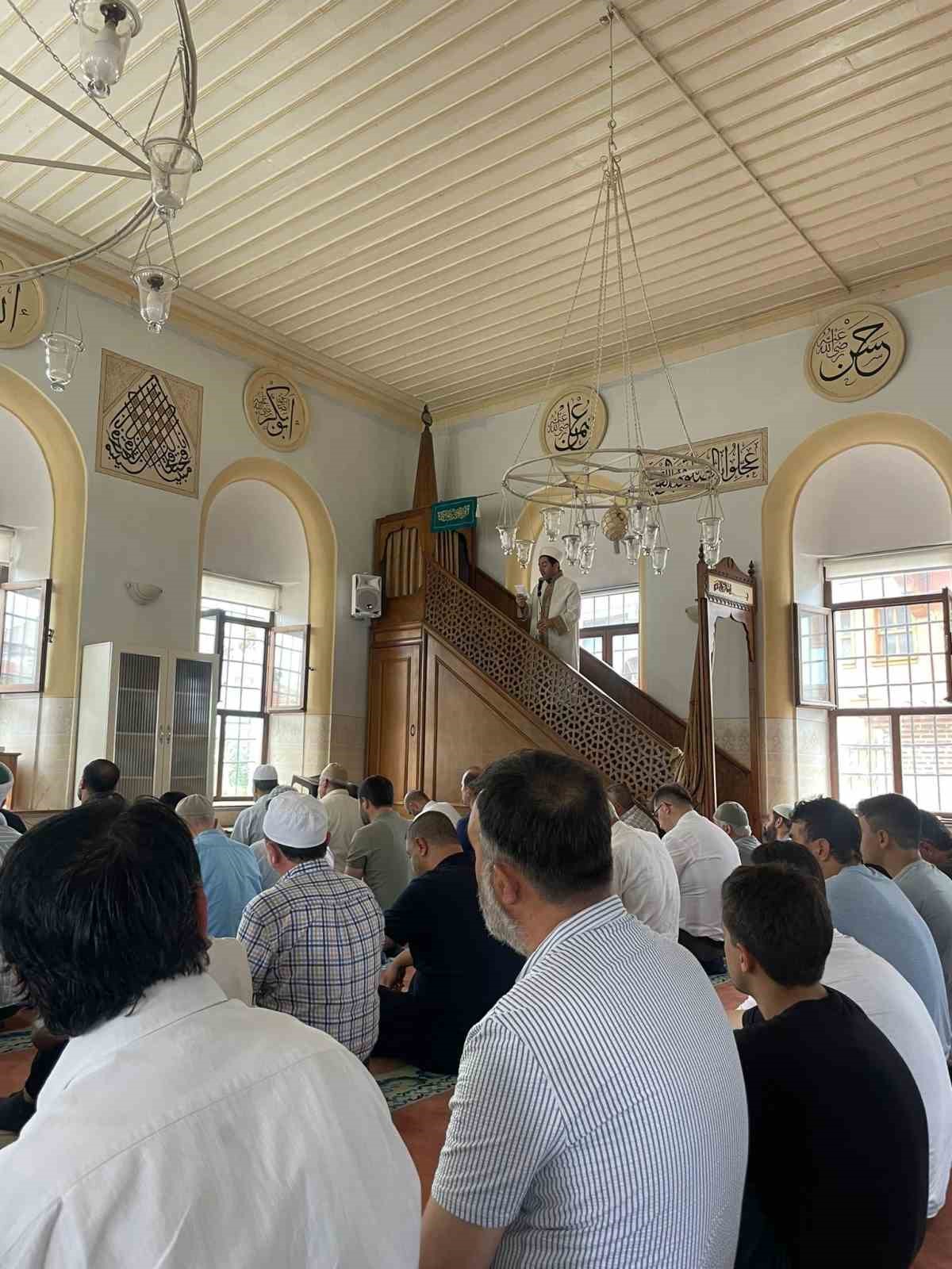Diyanetin cuma hutbesinde düğünde israf ve abartı işlendi