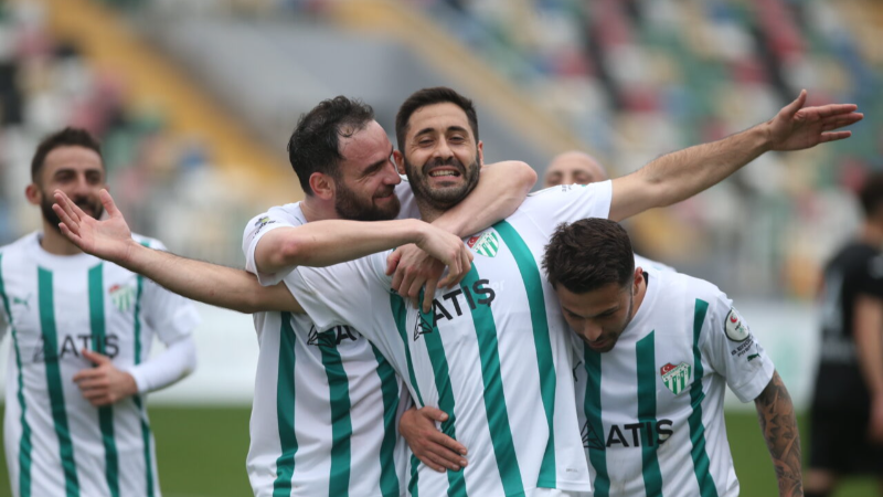 Bursaspor, Tahir Babaoğlu ile yollarını ayırdı.