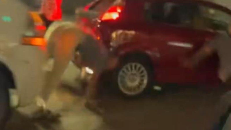 Bursa'nın göbeğinde dehşet anları: Arabasıyla ezmeye kalktı