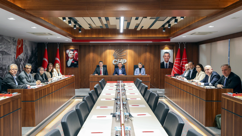 CHP MYK'sı gözaltılar sonrası olağanüstü toplanıyor