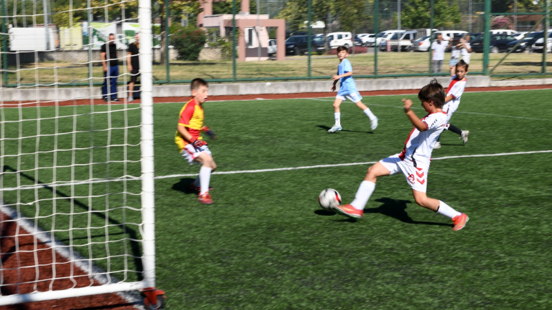 Geleceğin futbolcuları Osmangazi’de sahaya çıktı