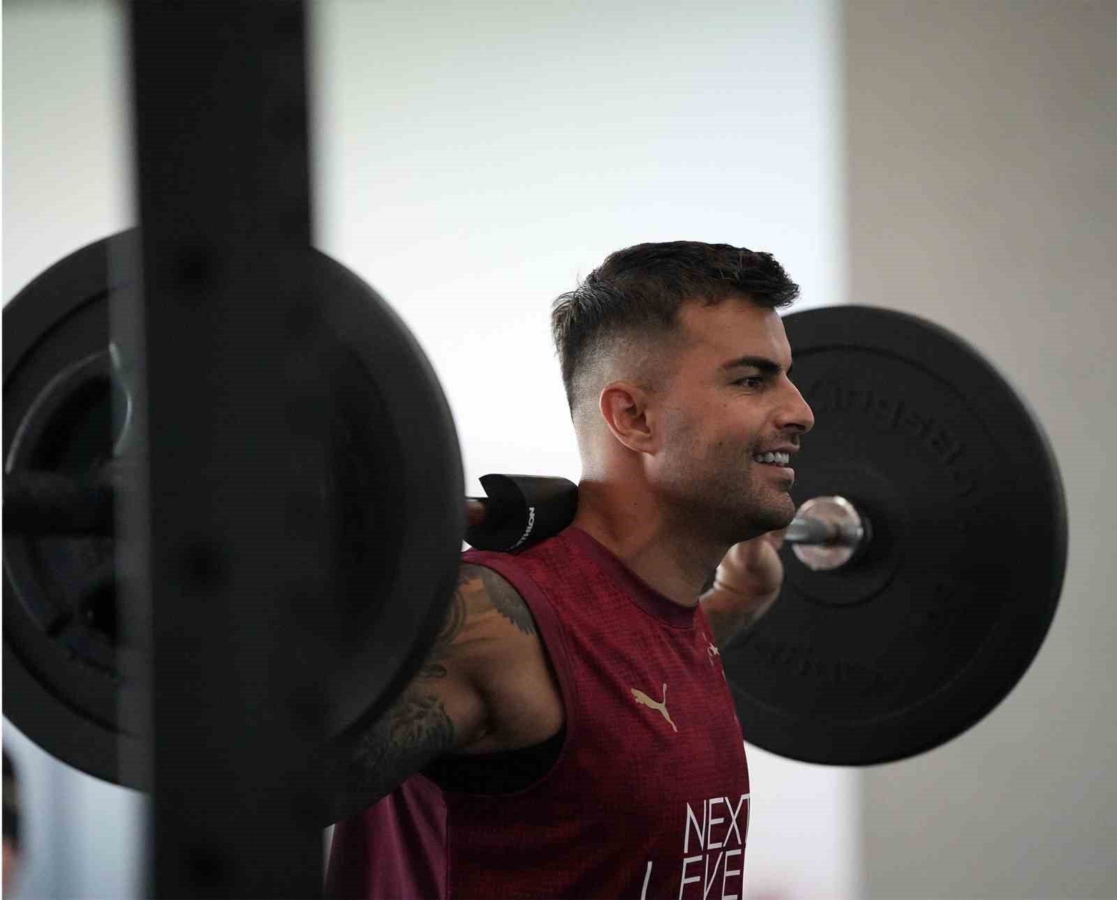 Galatasaray, yeni sezon hazırlıklarını çift idmanla sürdürdü
