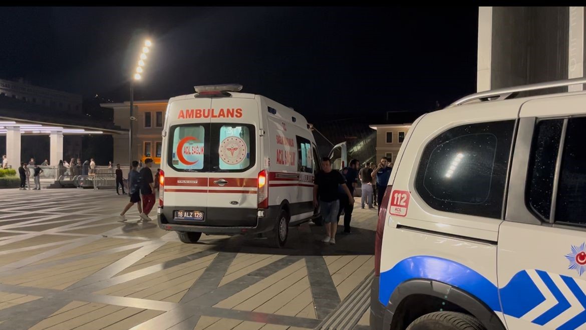 Bursa’da bıçaklı dehşet: 14 yaşındaki genç kız 4 kişiyi bıçakladı
