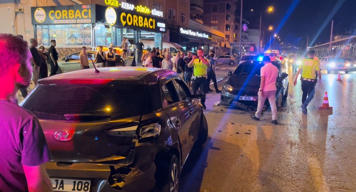 Alkollü sürücü makas atarken kaza yaptı: 2 yaralı

